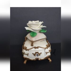 Vintage Avon Jewelry Box/Music Box See Description